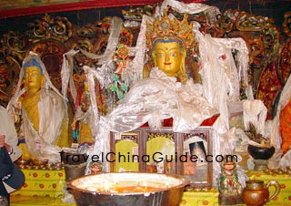 Tibetan king's statue